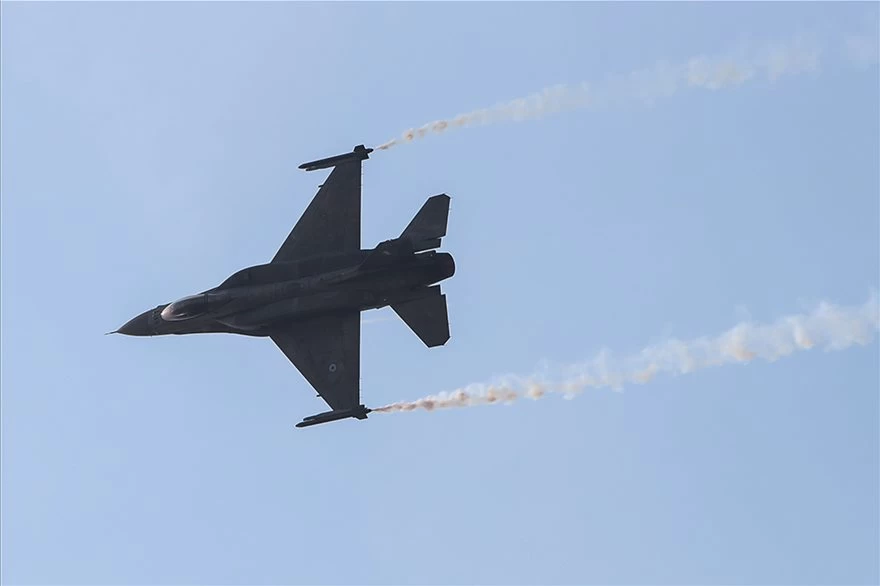 Ο «ZEYΣ» μέσα από το cockpit αεροσκάφους στην 114ΠΜ